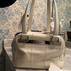 VINTAGE CHANEL BOWLING BAG